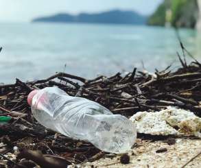 Zdjęcie aktualności W Chodzieży zostaną zainstalowane zgniatarki do plastikowych butelek. Pieniądze na urządzenia pochodzą z Unii Europejskiej