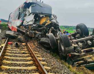 Zdjęcie aktualności Zapadł wyrok w sprawie wypadku z udziałem pociągu i ciężarówki w Bolechowie